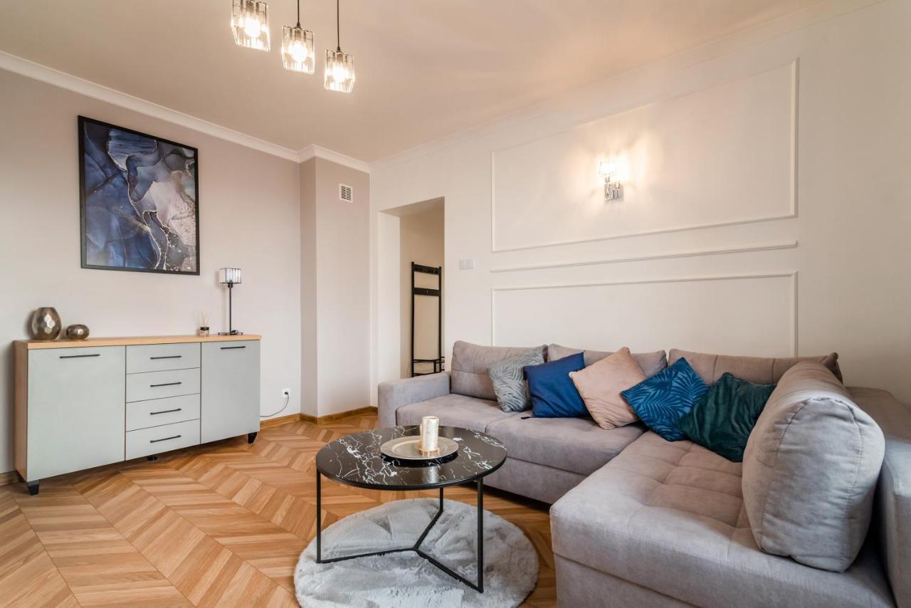 Kolegialna 8 Apartment